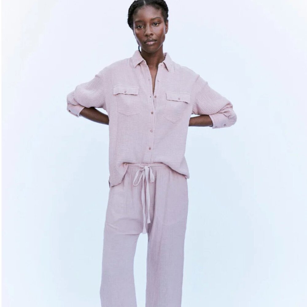 The Great Cotton Gauze Rancho Shirt Top in Soft Lilac Pink